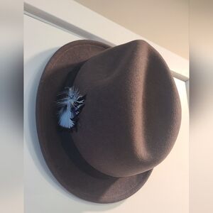 Vtg 90s New York Hat Co. Brown Lite Felt Fedora with Feather Accent 🪶